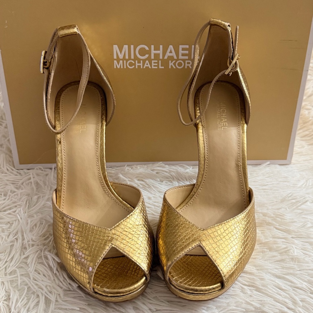 MICHAEL Michael Kors Tiegan Metallic Embossed Dress Sandals In Gold Size 6.5